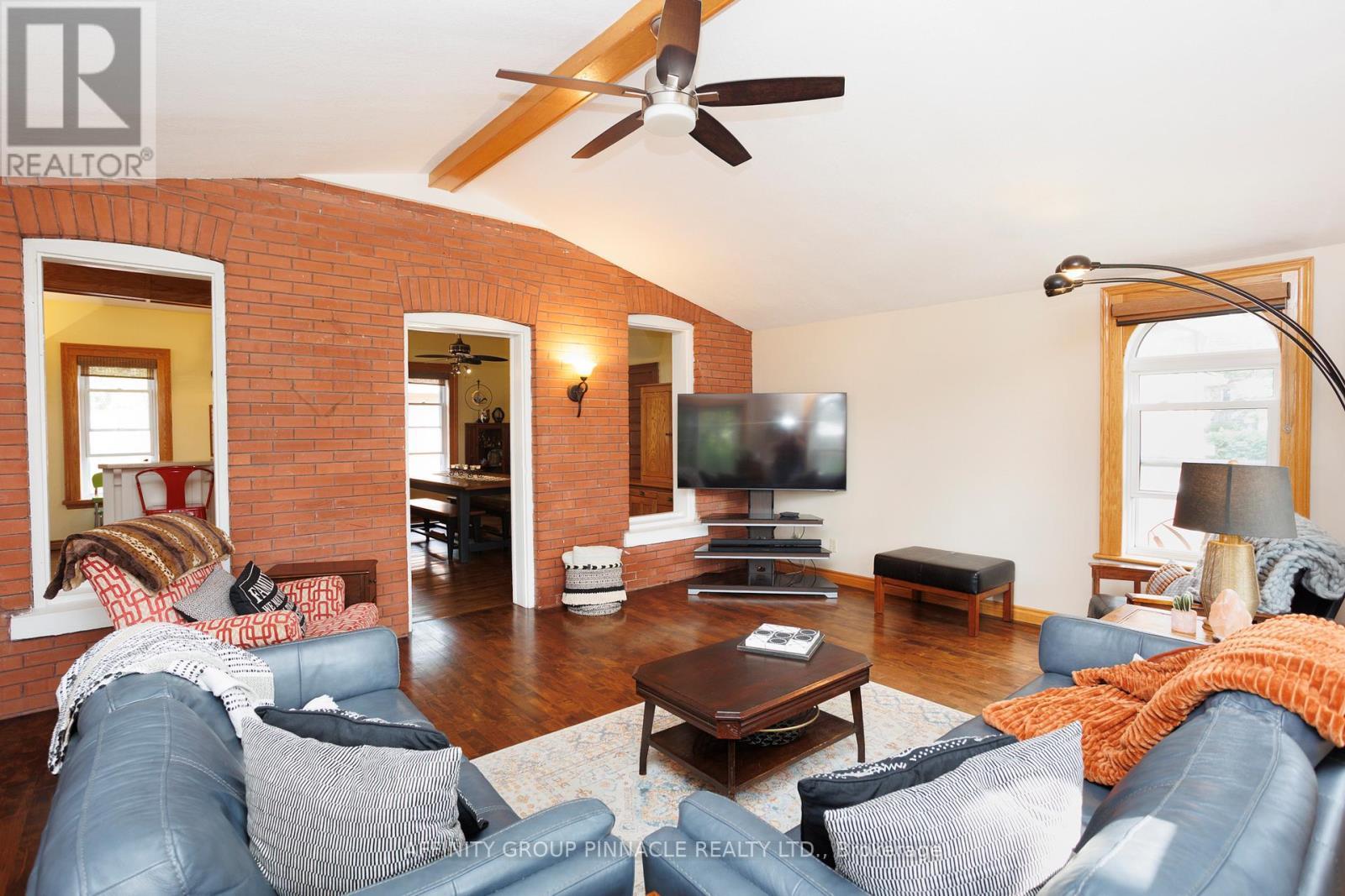 414 Osborne Street, Brock (Beaverton), ON - Indoor Photo Showing Living Room