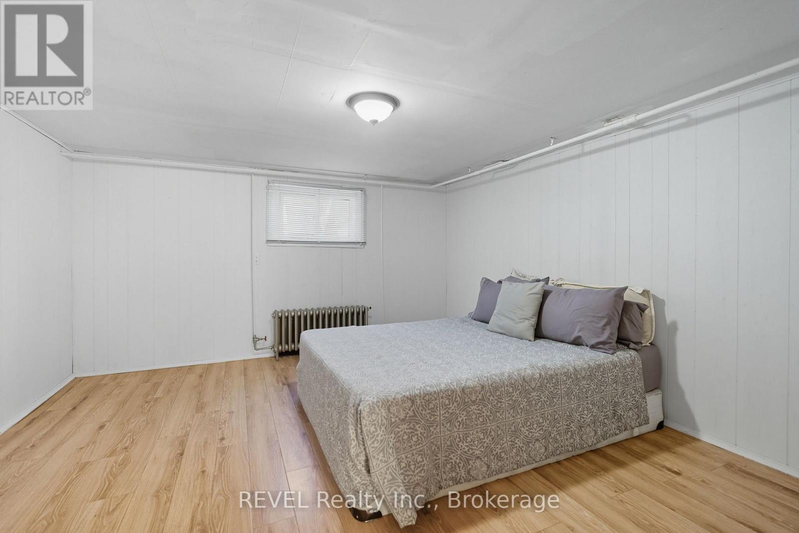 2 - 76 Chestnut Street, Port Colborne (Killaly East), ON - Indoor Photo Showing Bedroom