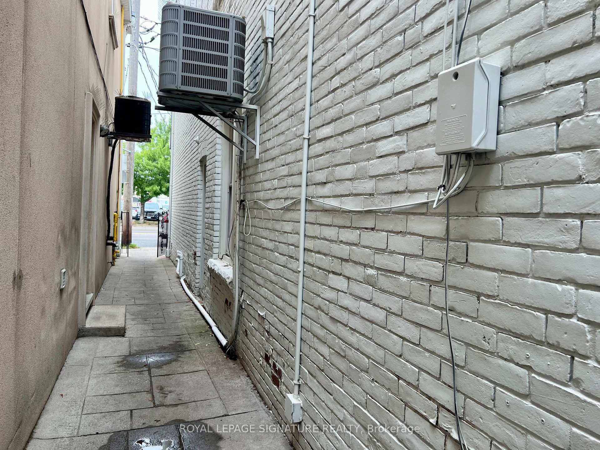 2413 Dundas Street W, Toronto, ON