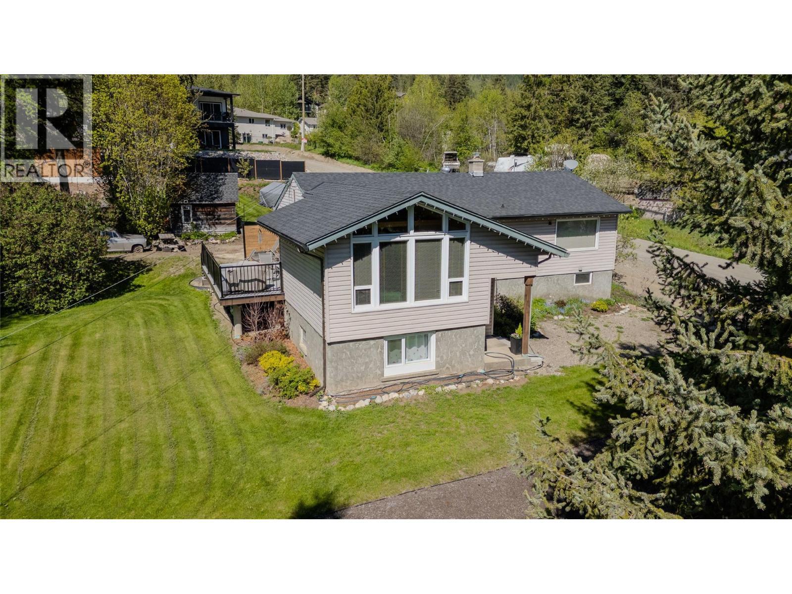 2506 Shuswap Avenue, Lumby, BC - Outdoor