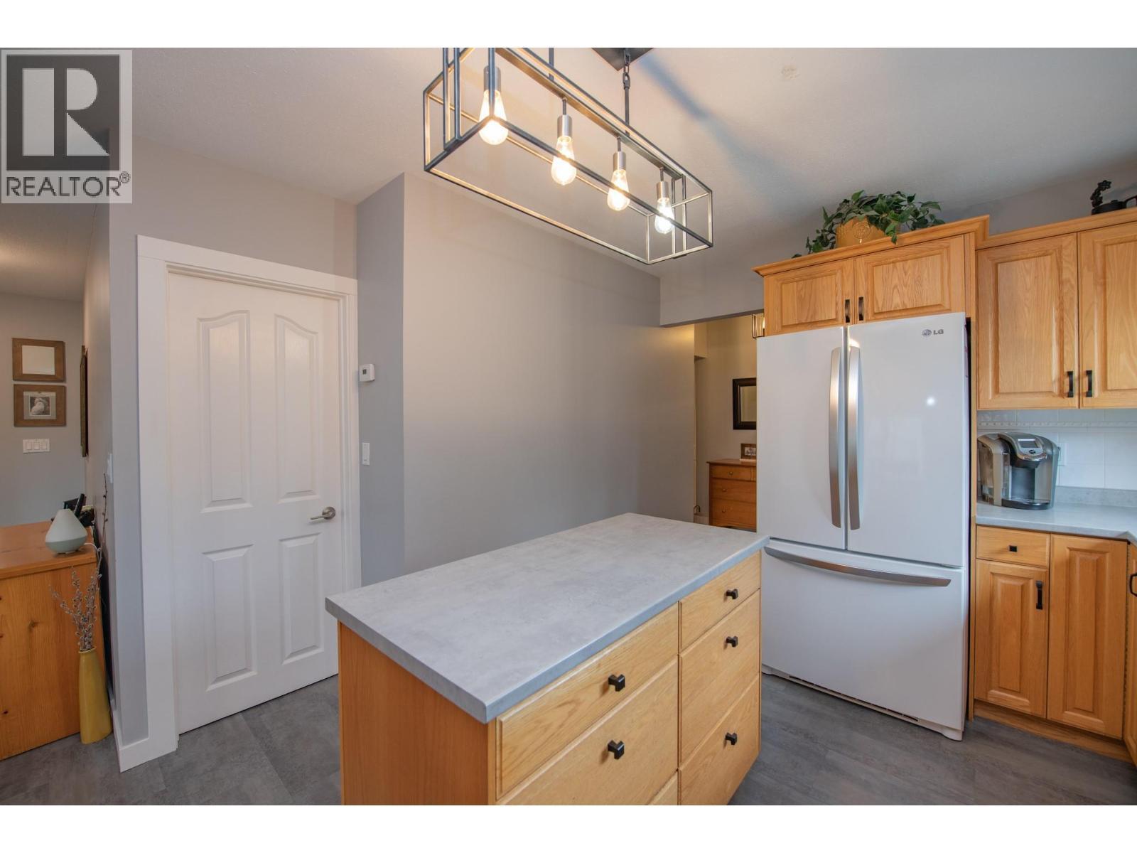 2506 Shuswap Avenue, Lumby, BC - Indoor Photo Showing Kitchen
