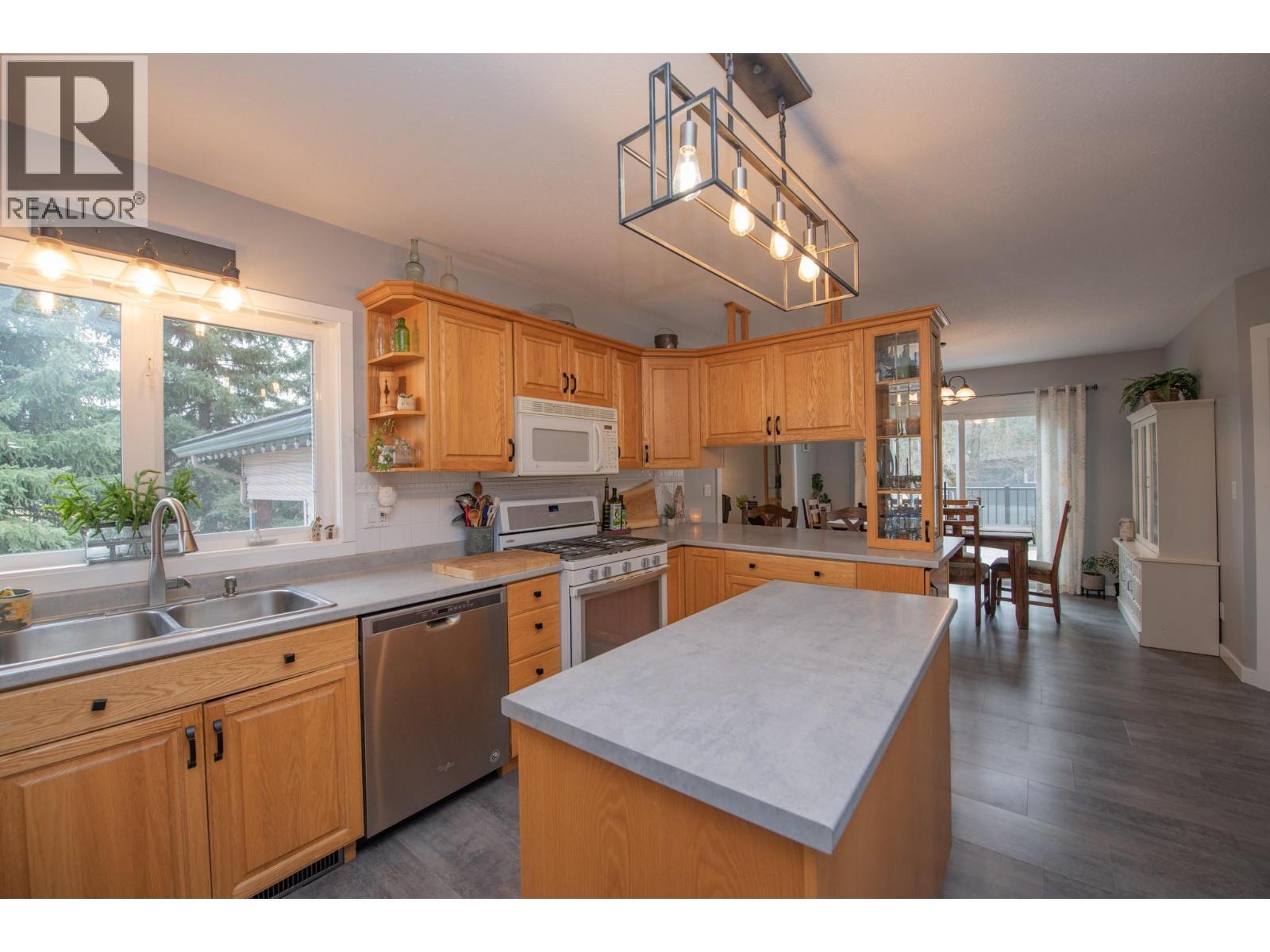 2506 Shuswap Avenue, Lumby, BC - Indoor Photo Showing Kitchen With Double Sink