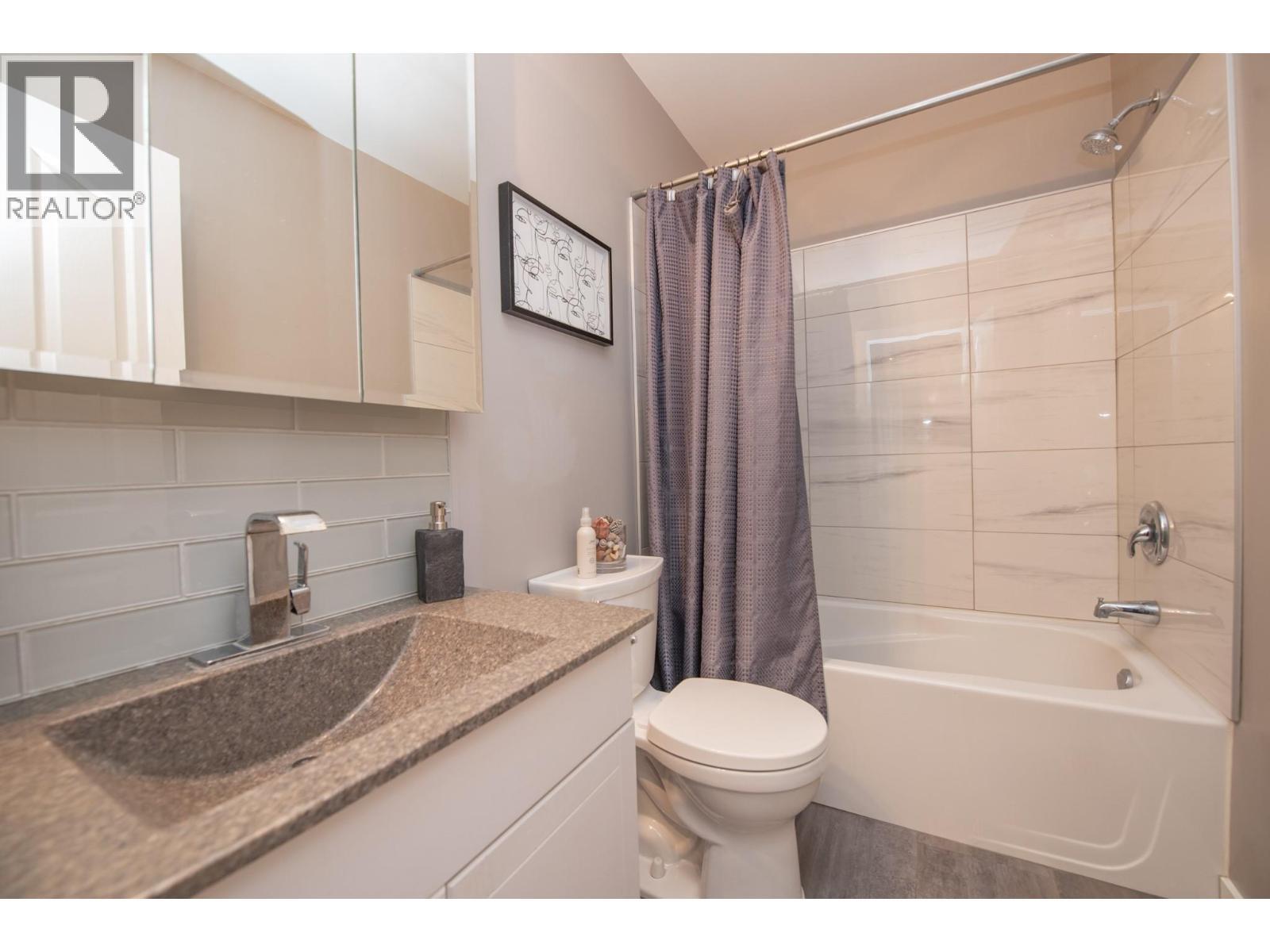 2506 Shuswap Avenue, Lumby, BC - Indoor Photo Showing Bathroom