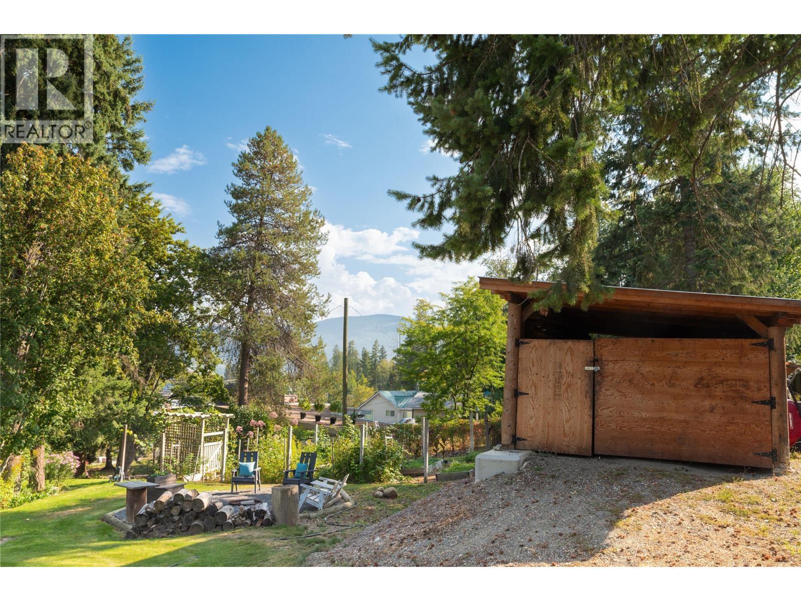 2506 Shuswap Avenue, Lumby, BC - Outdoor