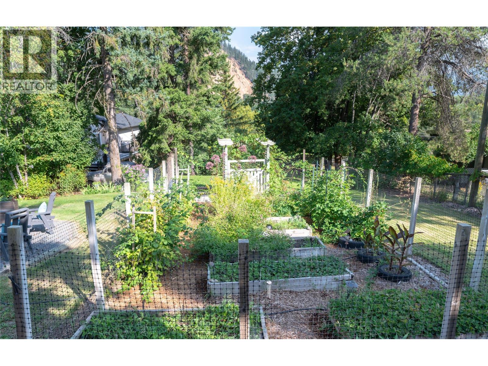 2506 Shuswap Avenue, Lumby, BC - Outdoor