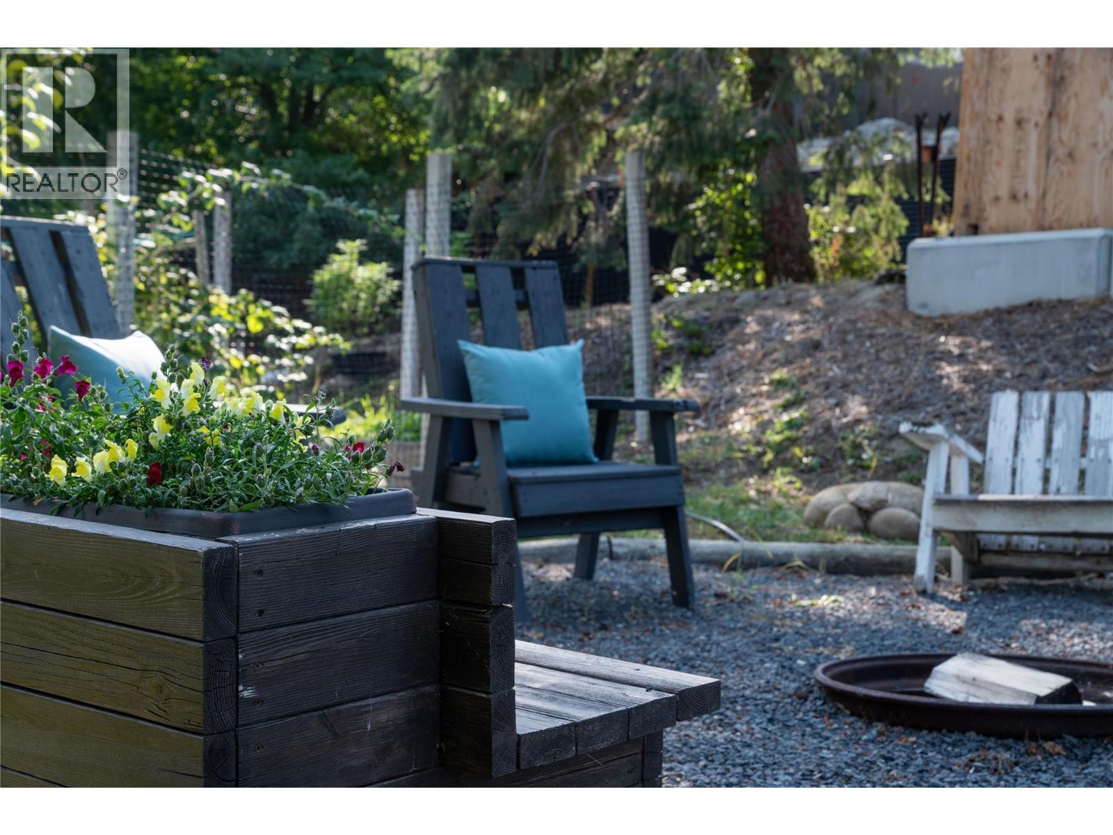 2506 Shuswap Avenue, Lumby, BC - Outdoor