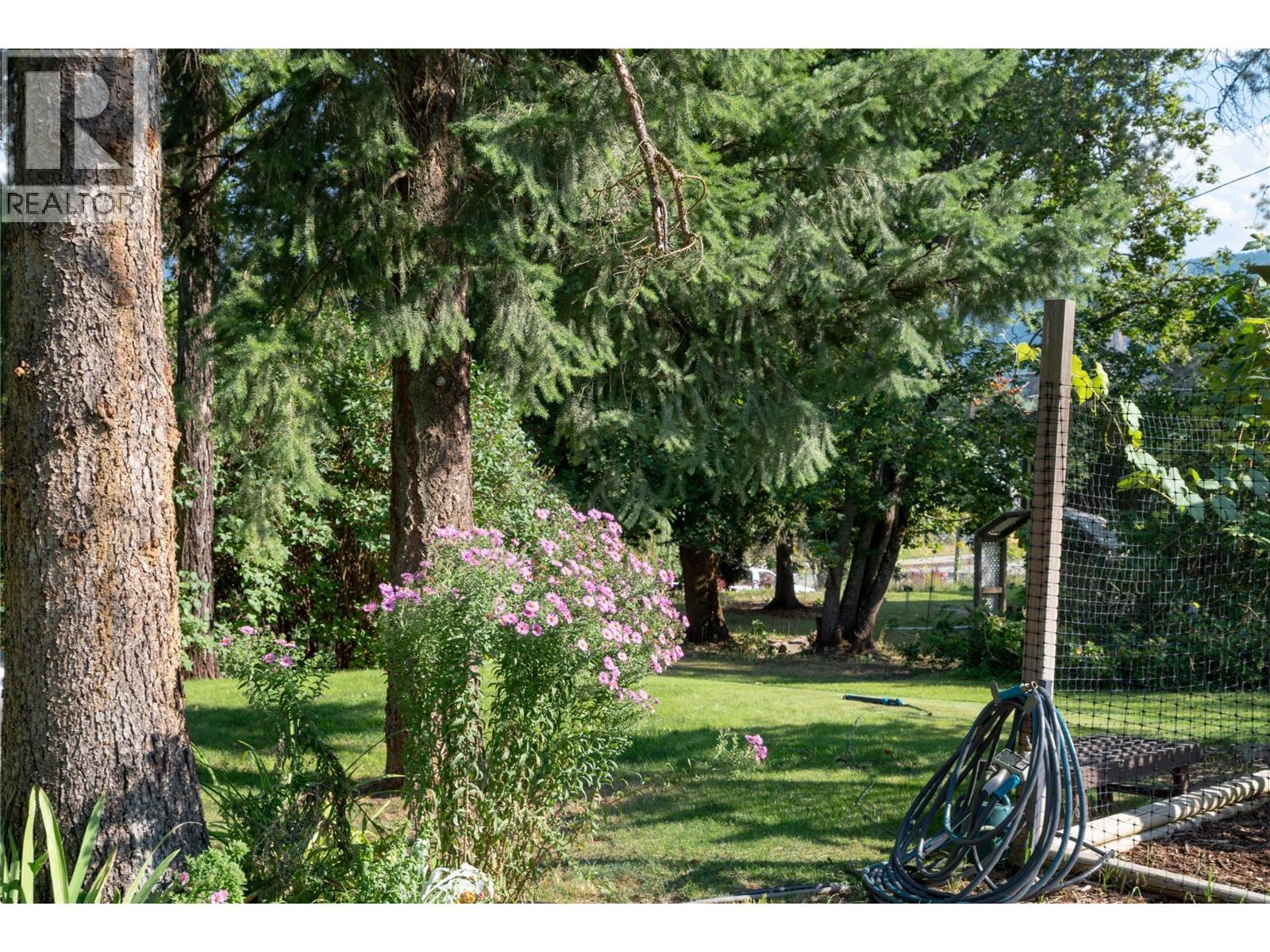 2506 Shuswap Avenue, Lumby, BC - Outdoor