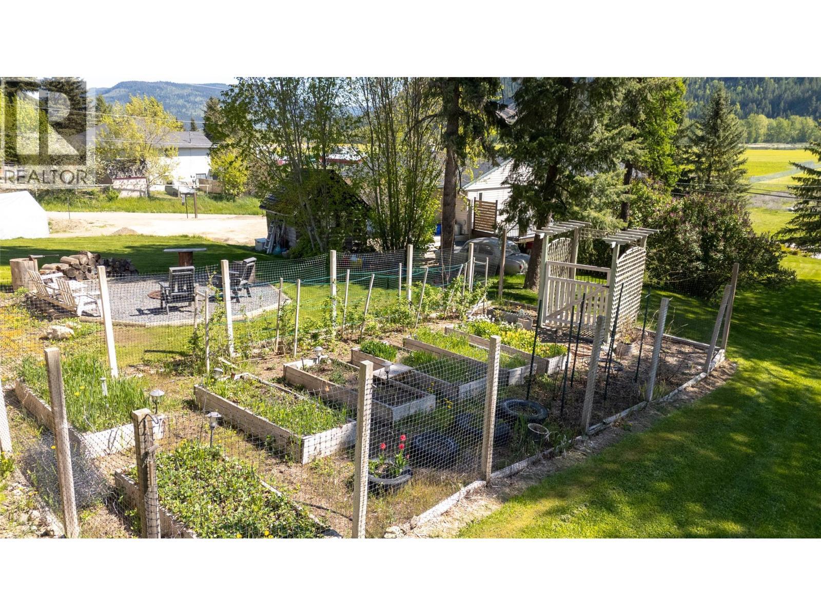 2506 Shuswap Avenue, Lumby, BC - Outdoor
