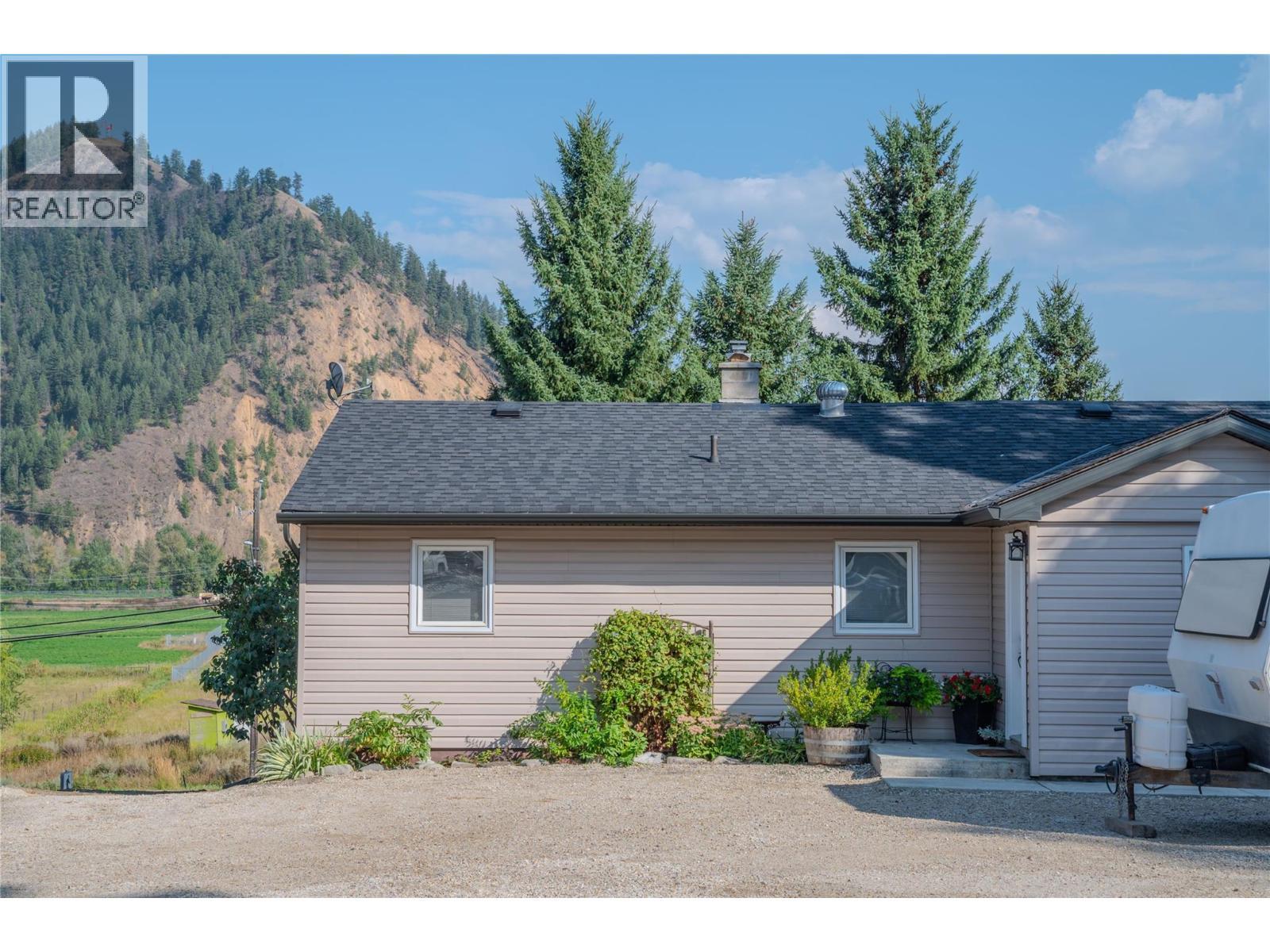 2506 Shuswap Avenue, Lumby, BC - Outdoor