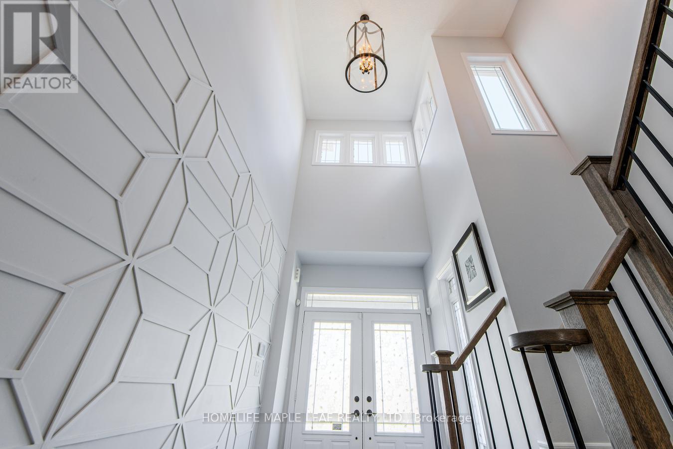 118 Lorne Thomas Place, New Tecumseth, ON - Indoor Photo Showing Other Room