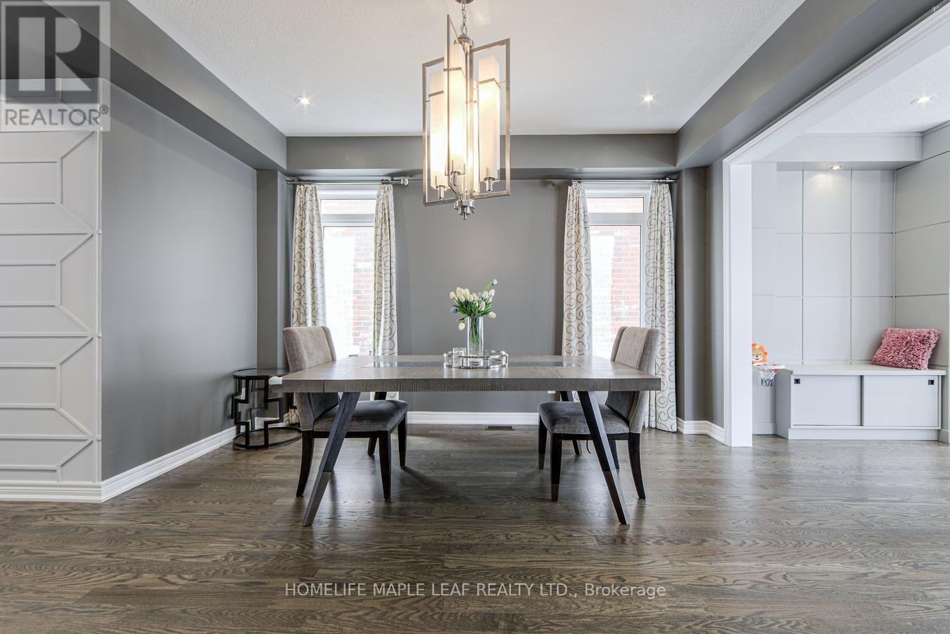 118 Lorne Thomas Place, New Tecumseth, ON - Indoor Photo Showing Dining Room
