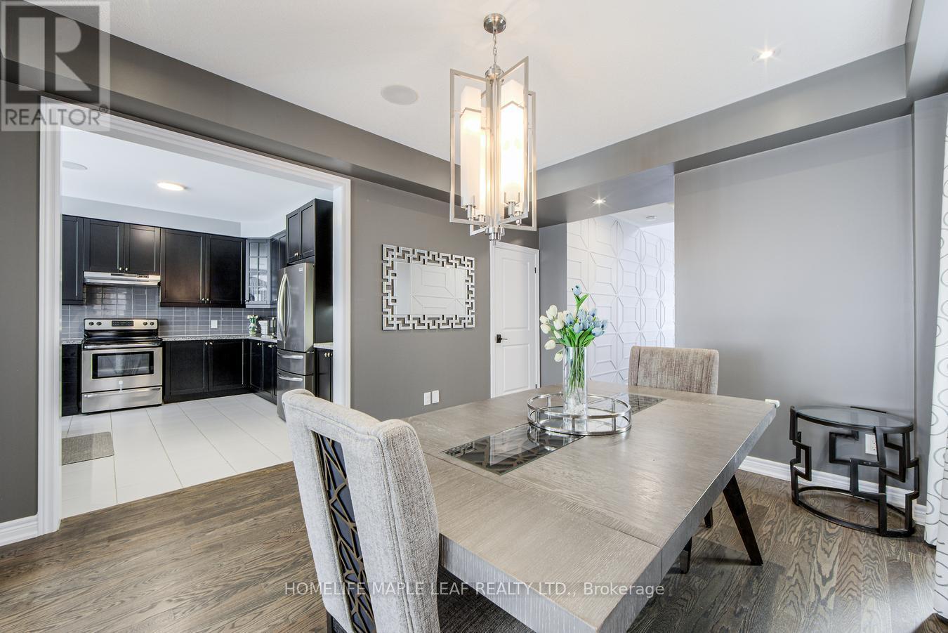 118 Lorne Thomas Place, New Tecumseth, ON - Indoor Photo Showing Dining Room