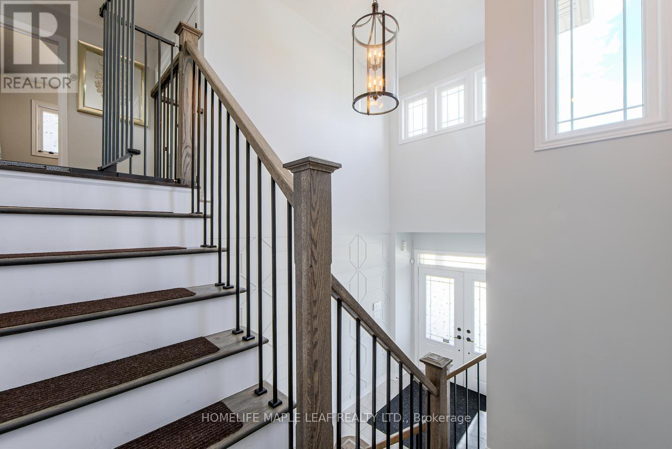 118 Lorne Thomas Place, New Tecumseth, ON - Indoor Photo Showing Other Room