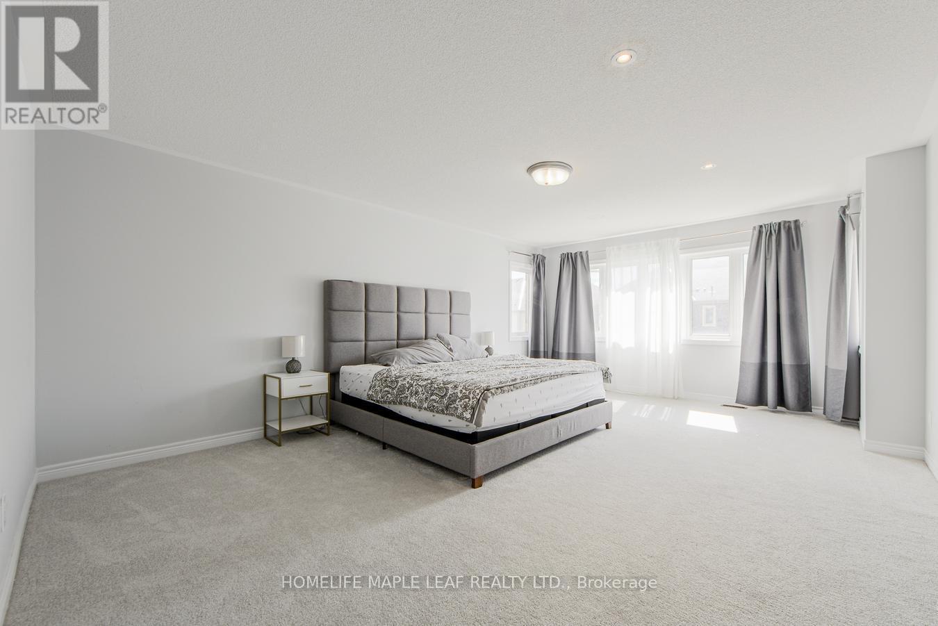 118 Lorne Thomas Place, New Tecumseth, ON - Indoor Photo Showing Bedroom