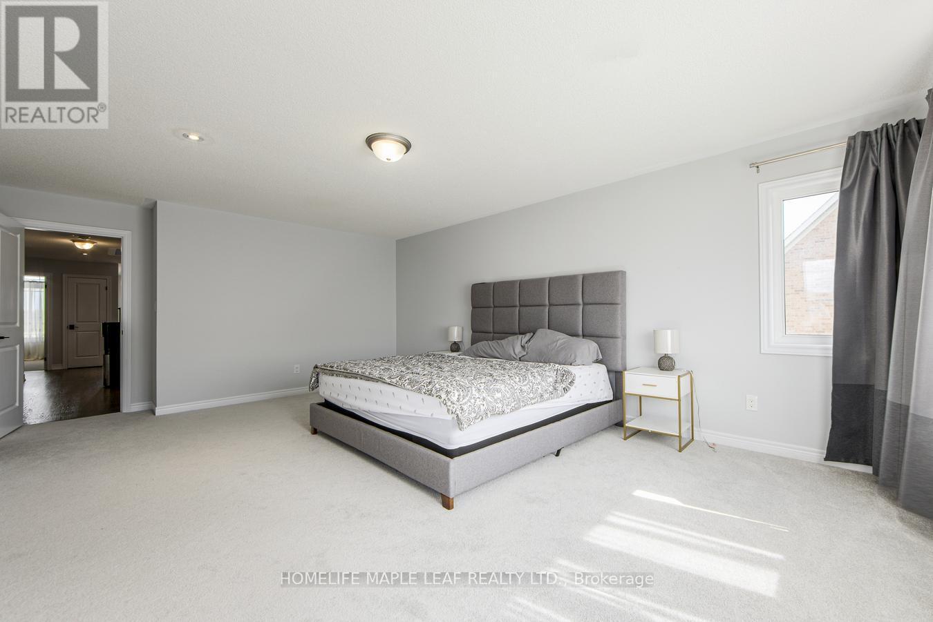 118 Lorne Thomas Place, New Tecumseth, ON - Indoor Photo Showing Bedroom