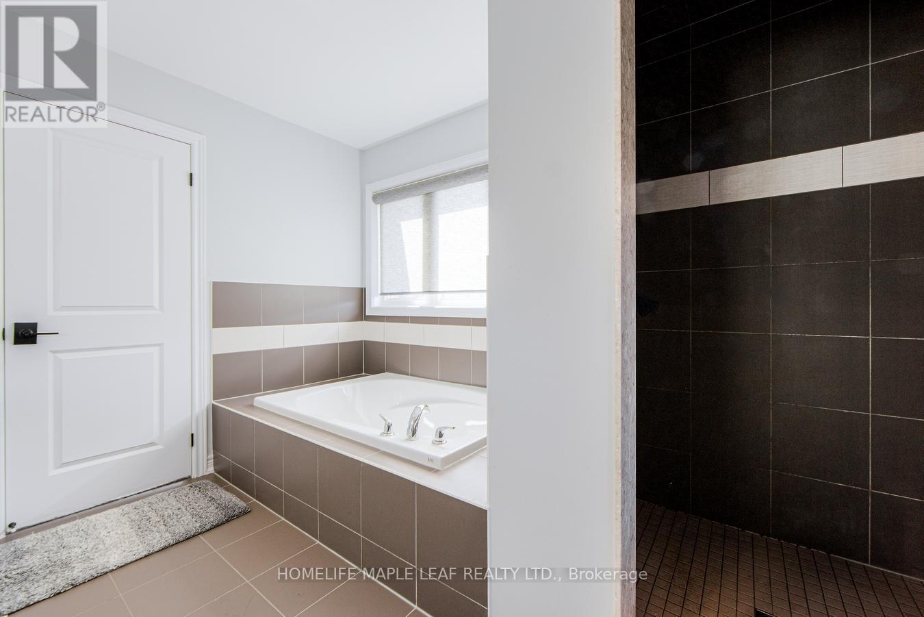 118 Lorne Thomas Place, New Tecumseth, ON - Indoor Photo Showing Bathroom