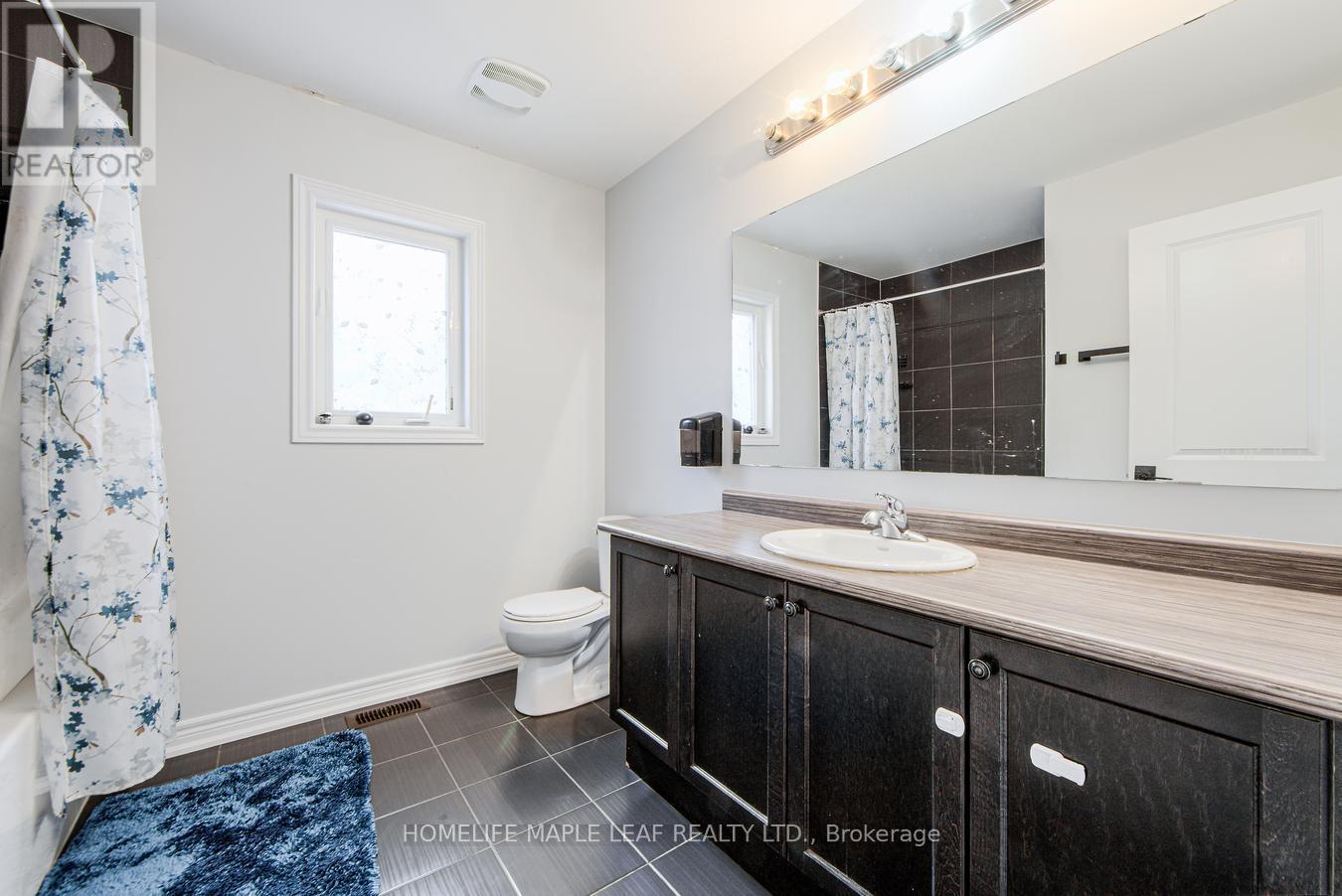 118 Lorne Thomas Place, New Tecumseth, ON - Indoor Photo Showing Bathroom