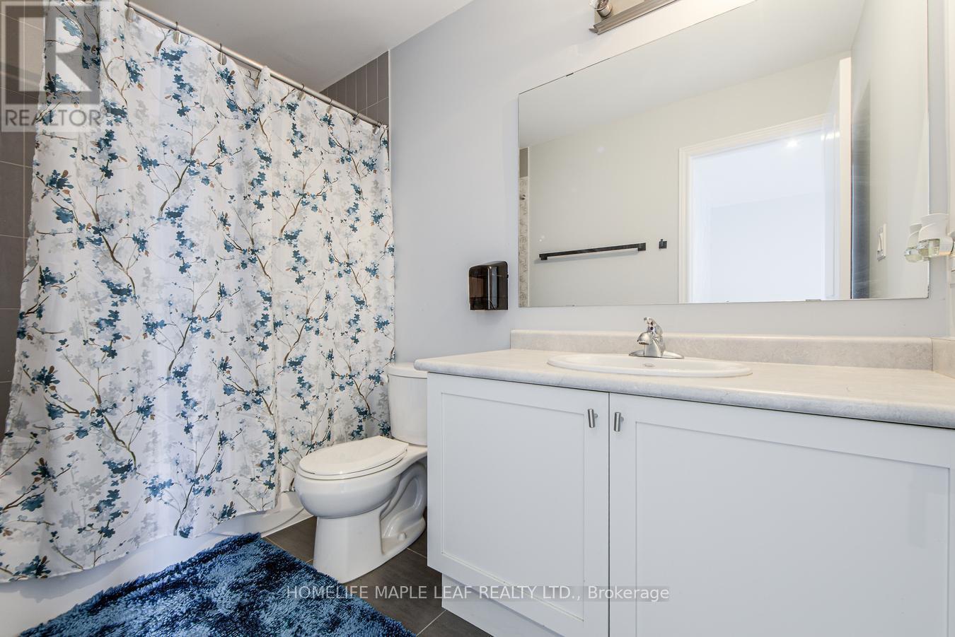 118 Lorne Thomas Place, New Tecumseth, ON - Indoor Photo Showing Bathroom