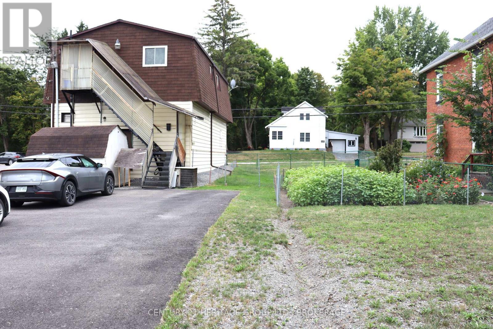 400 King Street W, Gananoque, ON - Outdoor