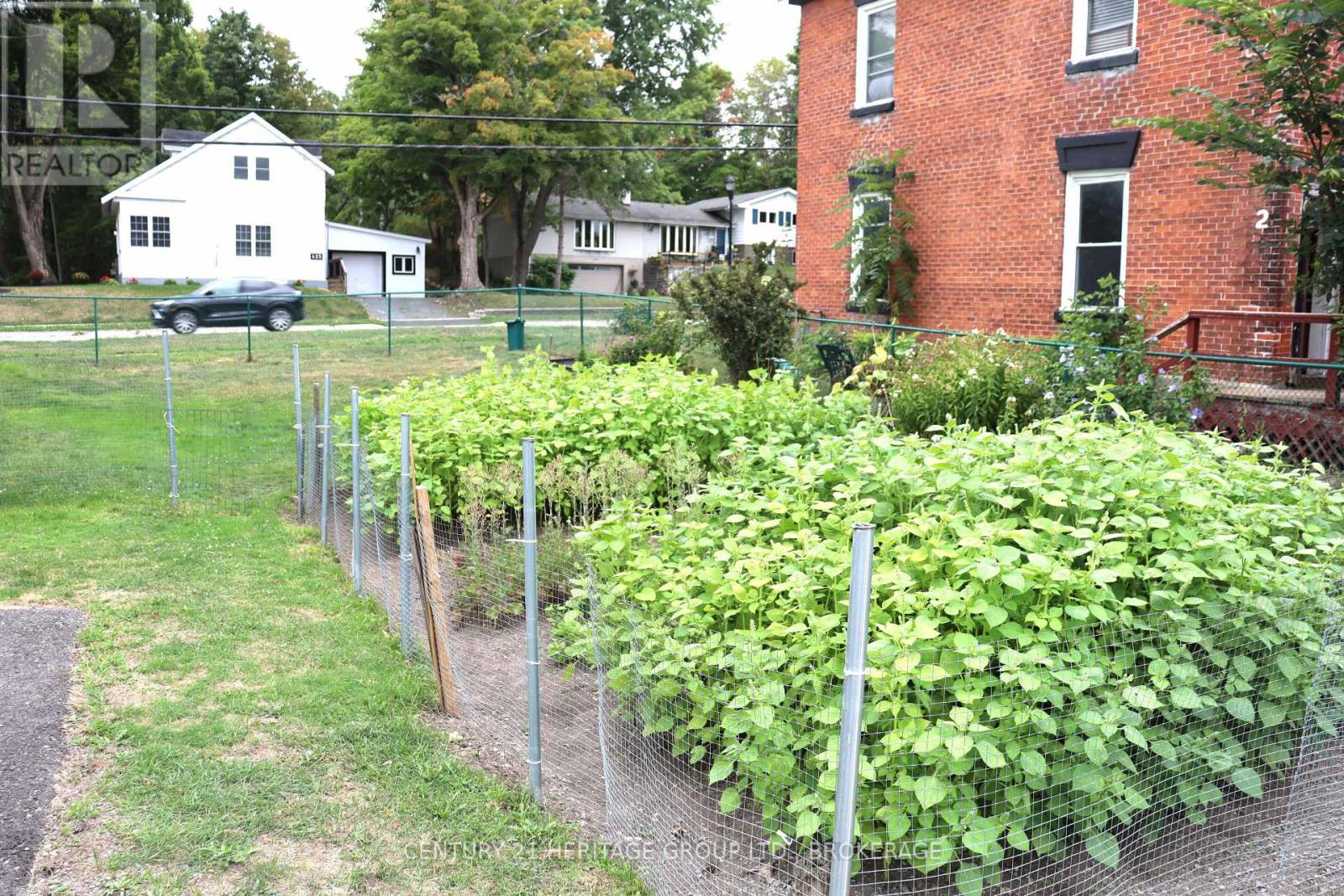 400 King Street W, Gananoque, ON - Outdoor