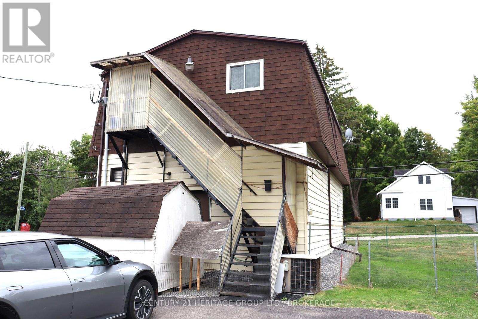 400 King Street W, Gananoque, ON - Outdoor