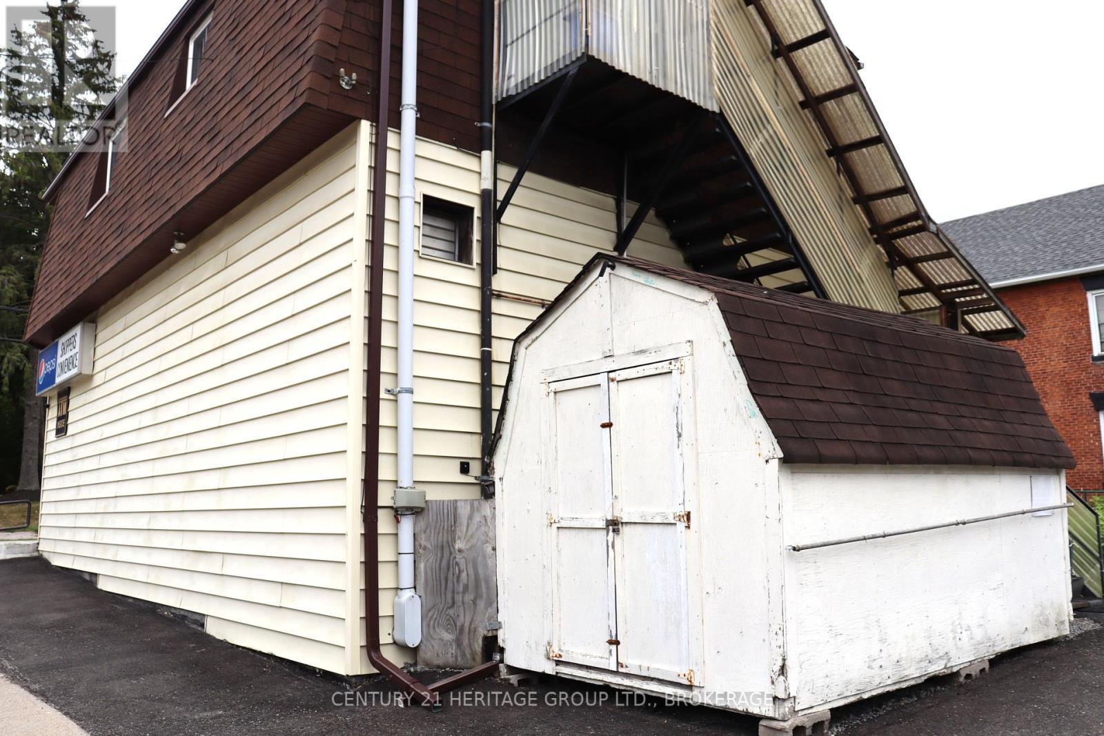 400 King Street W, Gananoque, ON - Outdoor With Exterior