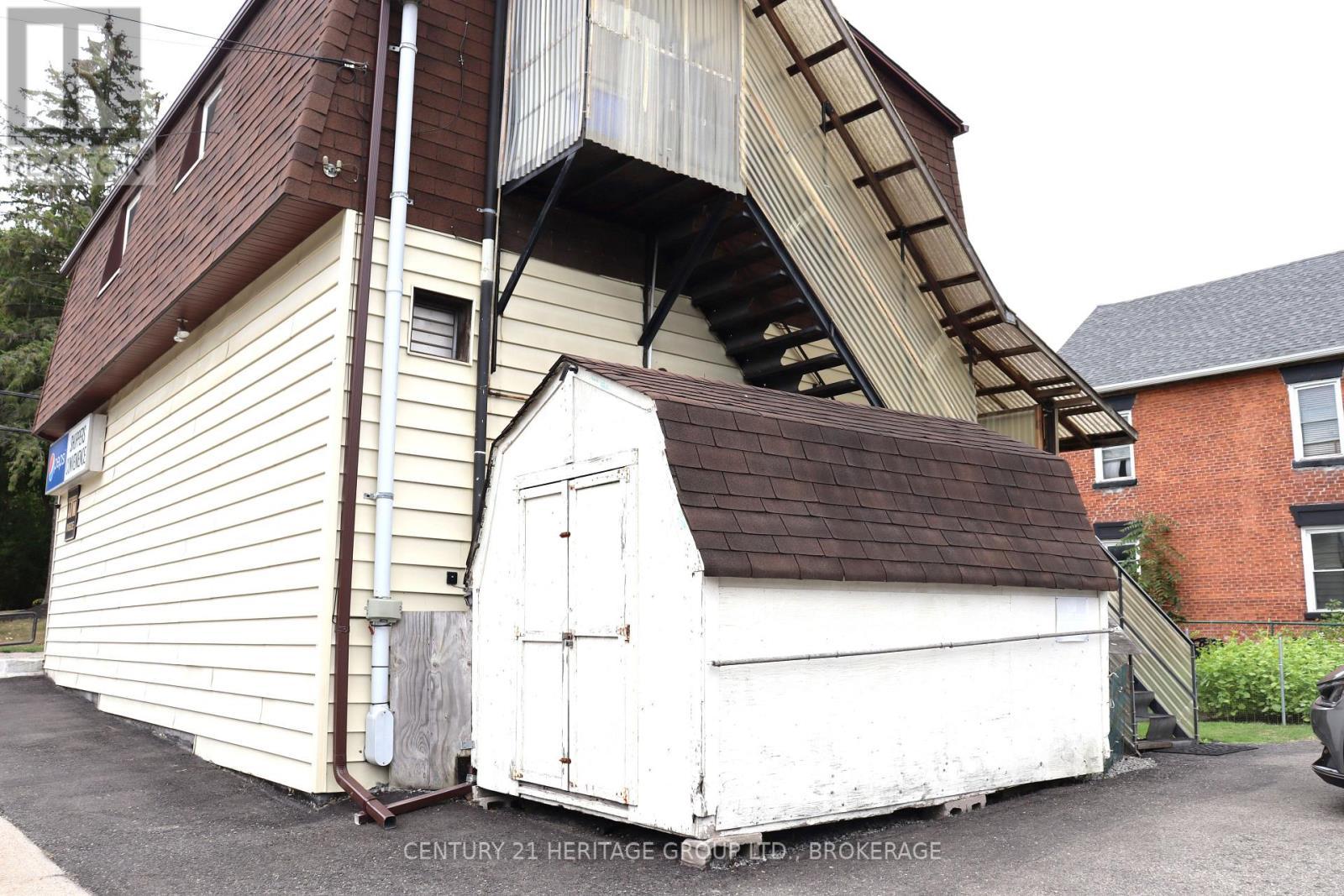 400 King Street W, Gananoque, ON - Outdoor With Exterior