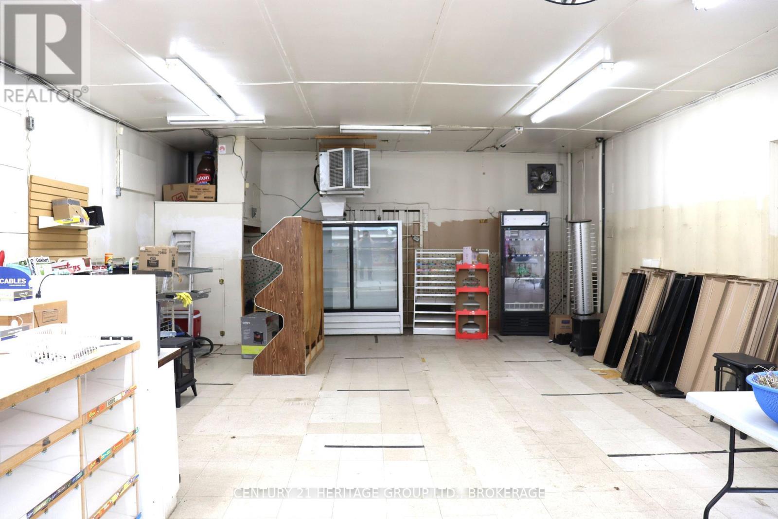 400 King Street W, Gananoque, ON - Indoor