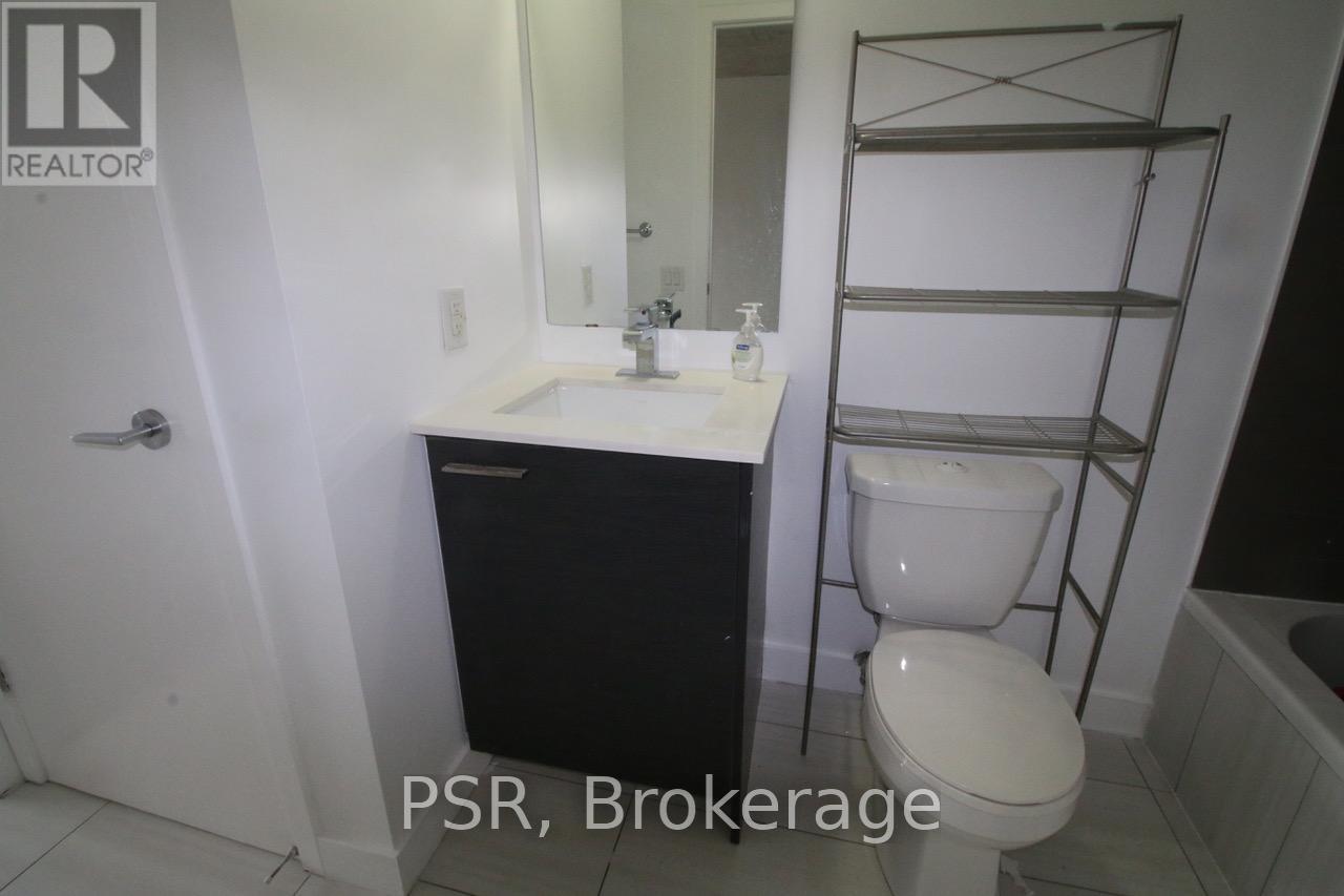 209 - 2 Gladstone Avenue, Toronto, ON - Indoor Photo Showing Bathroom
