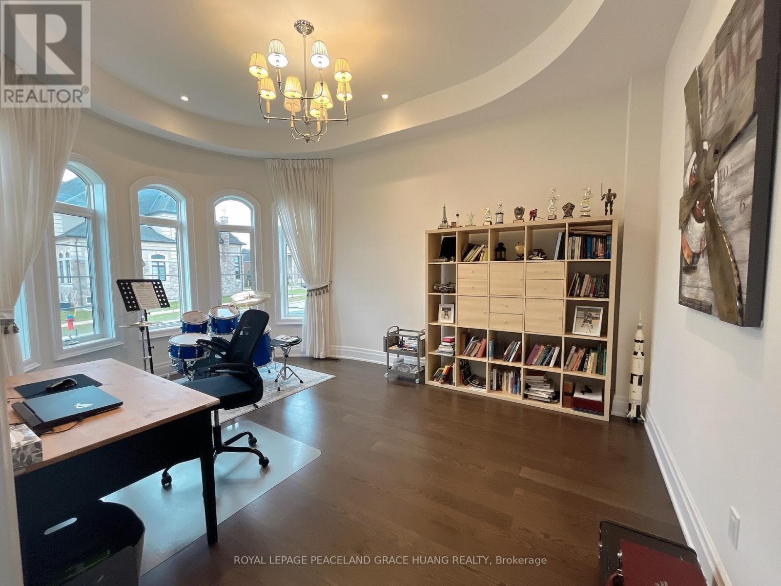 31 Lake Marie Trail, King, ON - Indoor Photo Showing Other Room