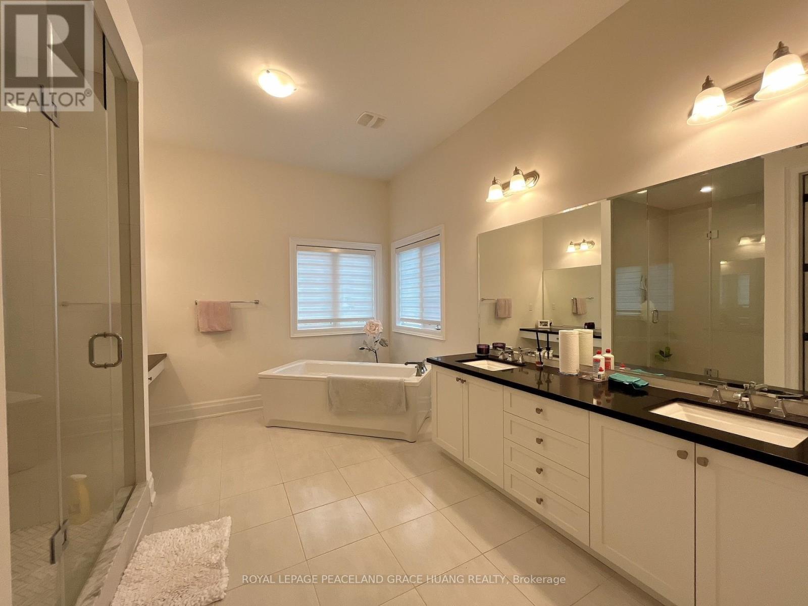 31 Lake Marie Trail, King, ON - Indoor Photo Showing Bathroom