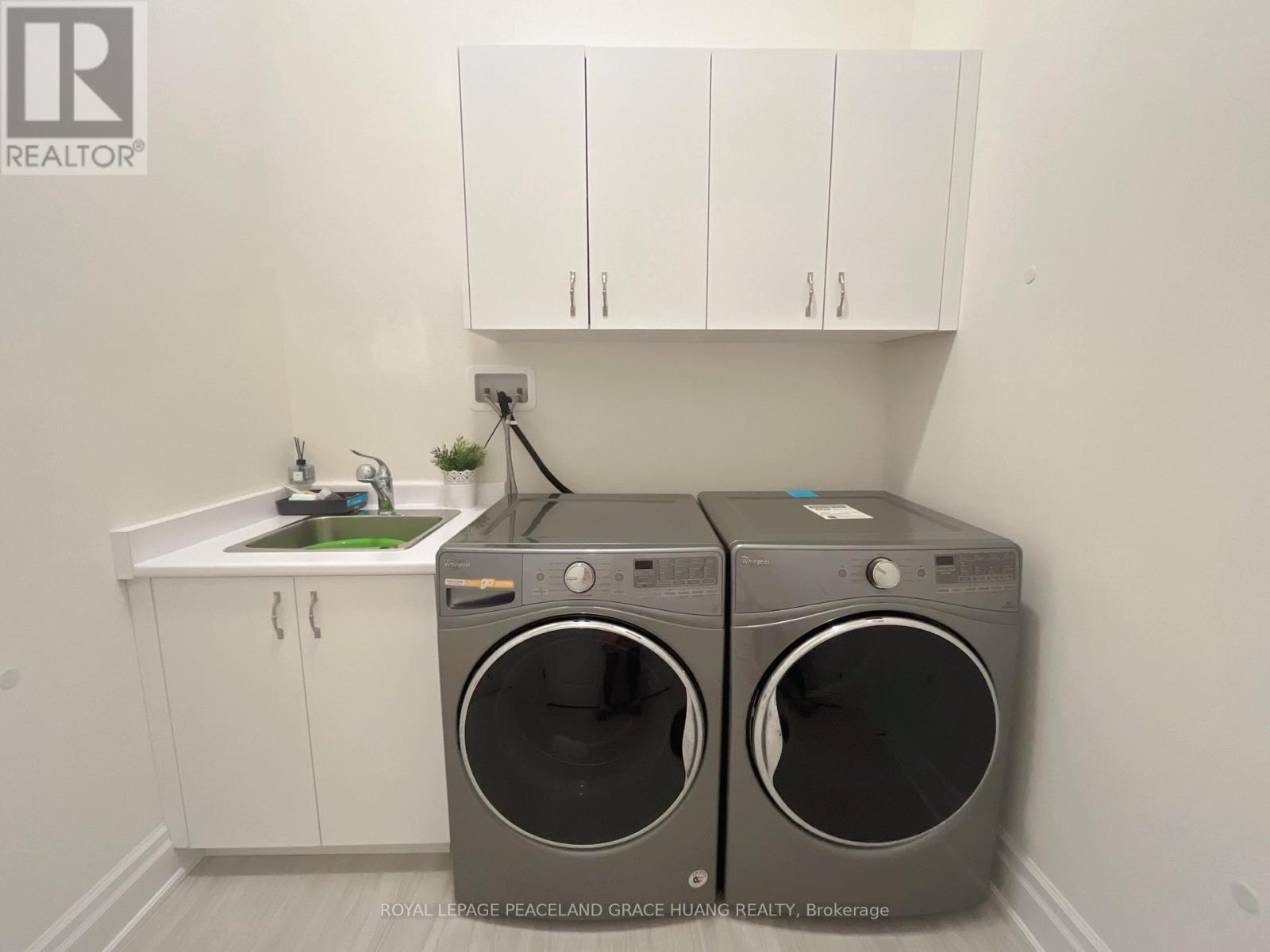 31 Lake Marie Trail, King, ON - Indoor Photo Showing Laundry Room