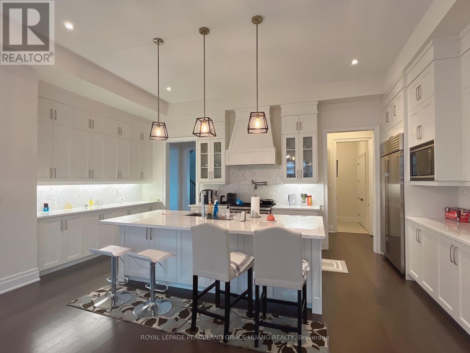 31 Lake Marie Trail, King, ON - Indoor Photo Showing Kitchen With Upgraded Kitchen