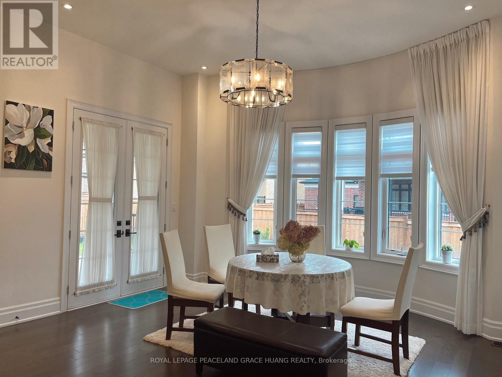 31 Lake Marie Trail, King, ON - Indoor Photo Showing Dining Room