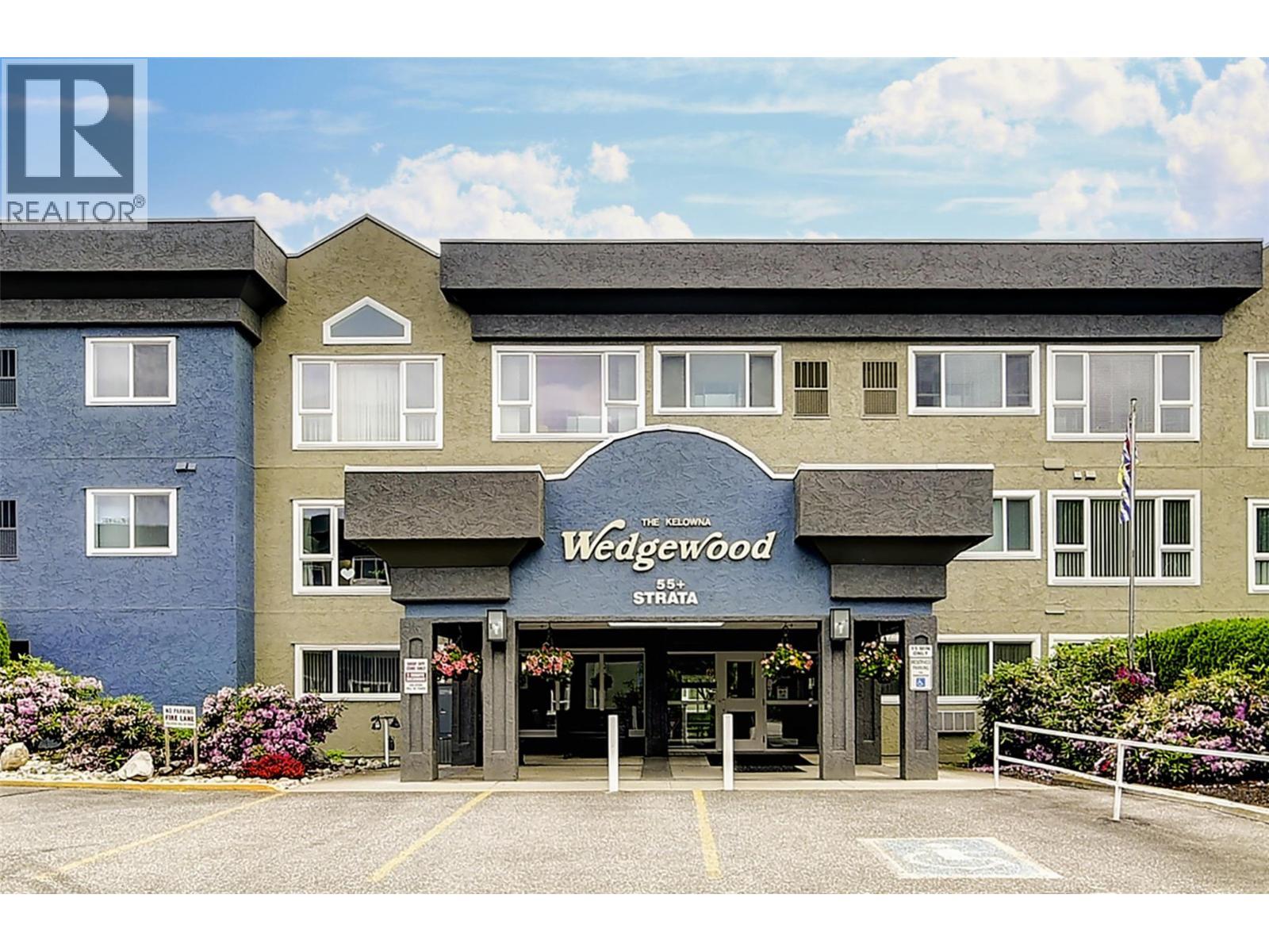 1045 Sutherland Avenue Unit# 152, Kelowna, BC - Outdoor With Facade