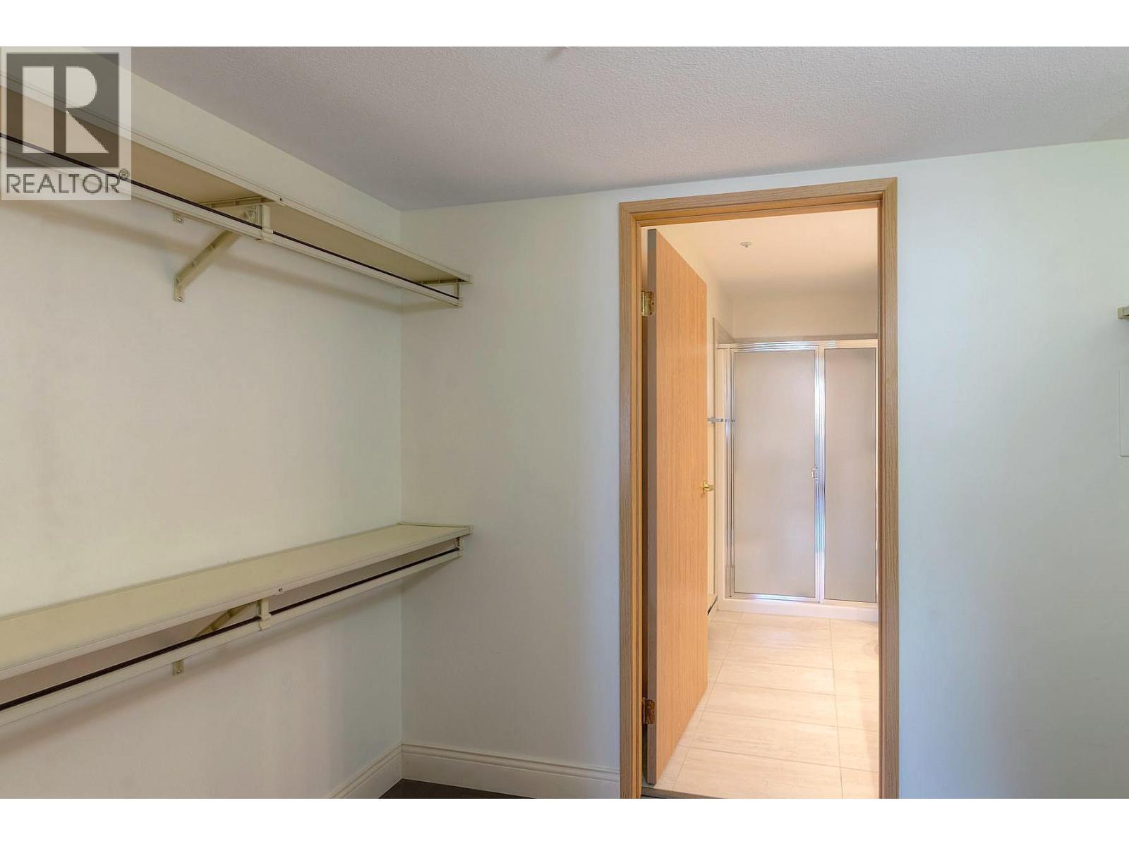 1045 Sutherland Avenue Unit# 152, Kelowna, BC - Indoor With Storage
