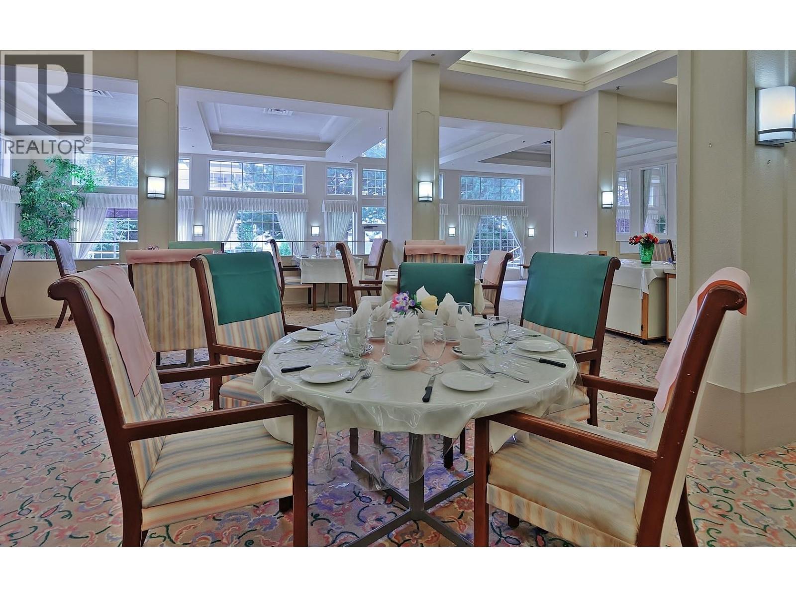 1045 Sutherland Avenue Unit# 152, Kelowna, BC - Indoor Photo Showing Dining Room
