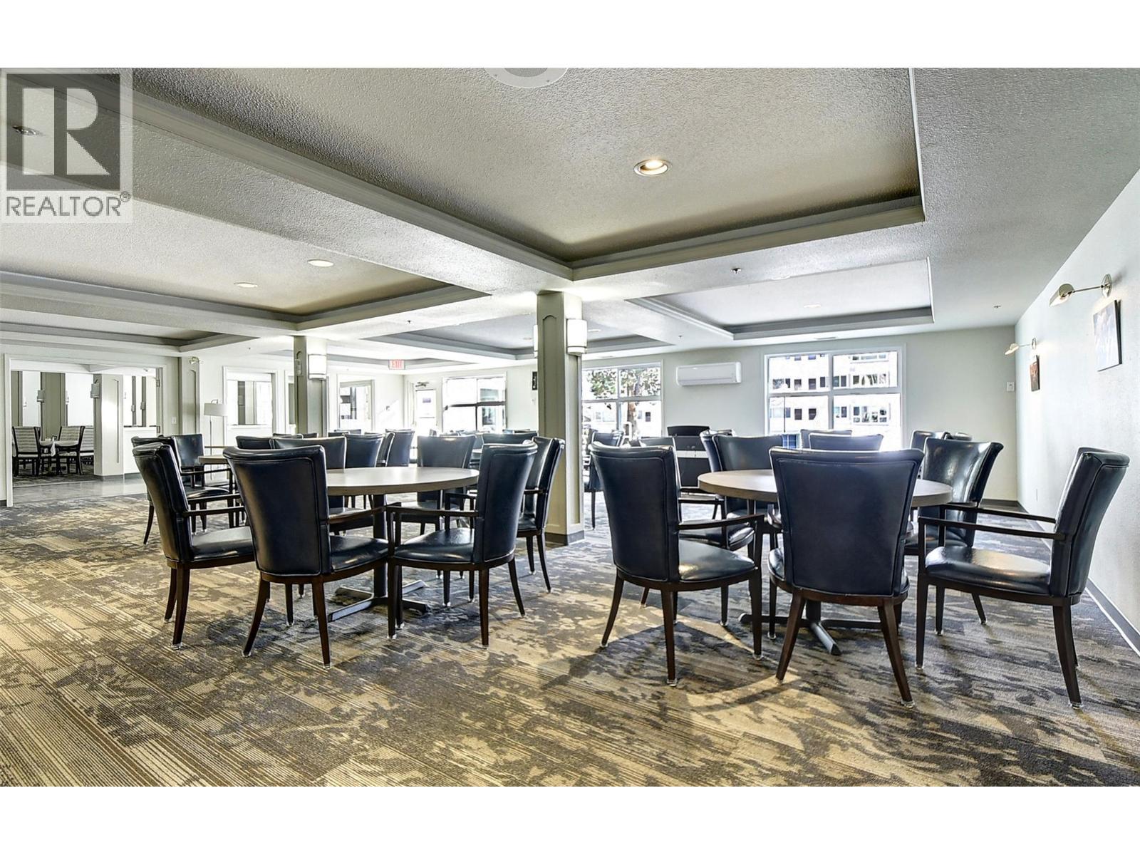 1045 Sutherland Avenue Unit# 152, Kelowna, BC - Indoor Photo Showing Dining Room