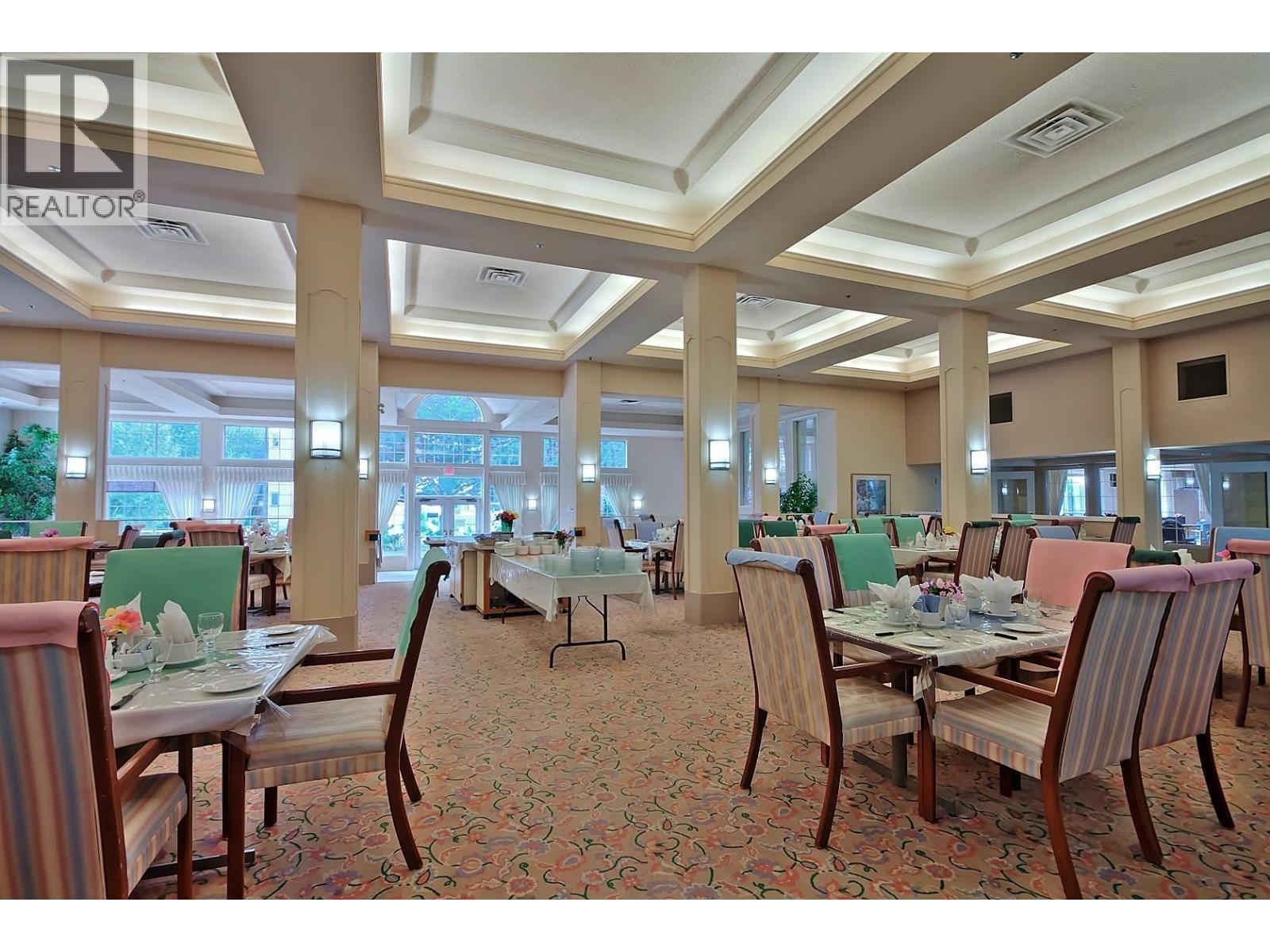 1045 Sutherland Avenue Unit# 152, Kelowna, BC - Indoor Photo Showing Dining Room