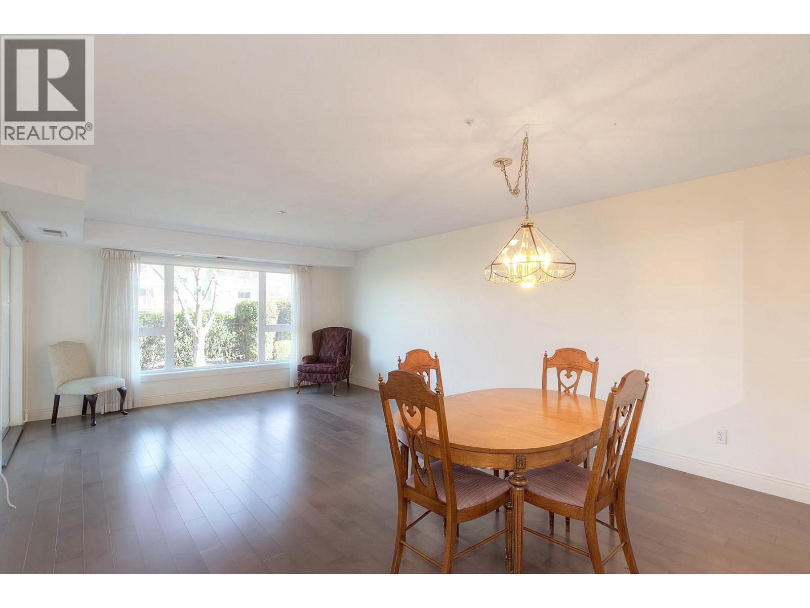 1045 Sutherland Avenue Unit# 152, Kelowna, BC - Indoor Photo Showing Dining Room