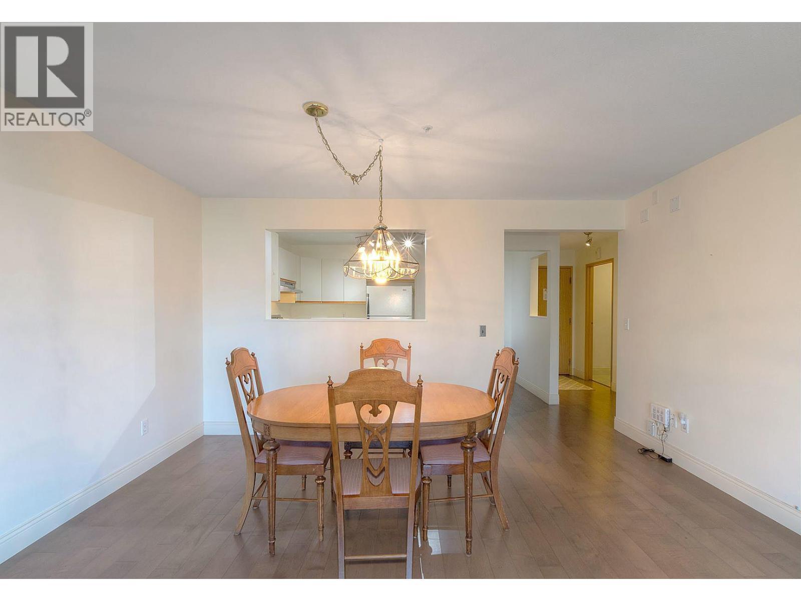 1045 Sutherland Avenue Unit# 152, Kelowna, BC - Indoor Photo Showing Dining Room