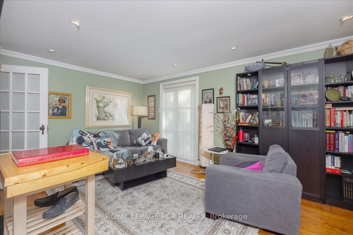 50 Wellington Street E, Aurora, ON