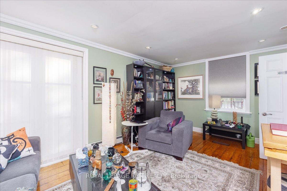 50 Wellington Street E, Aurora, ON