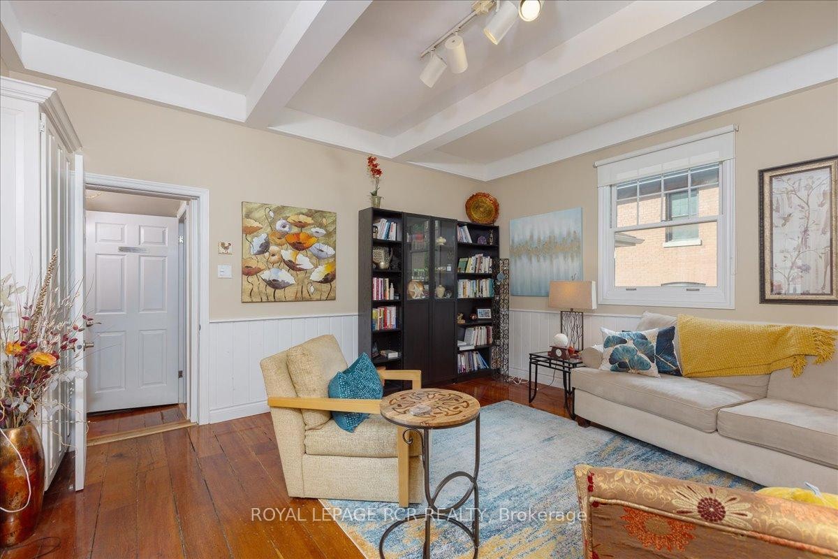 50 Wellington Street E, Aurora, ON