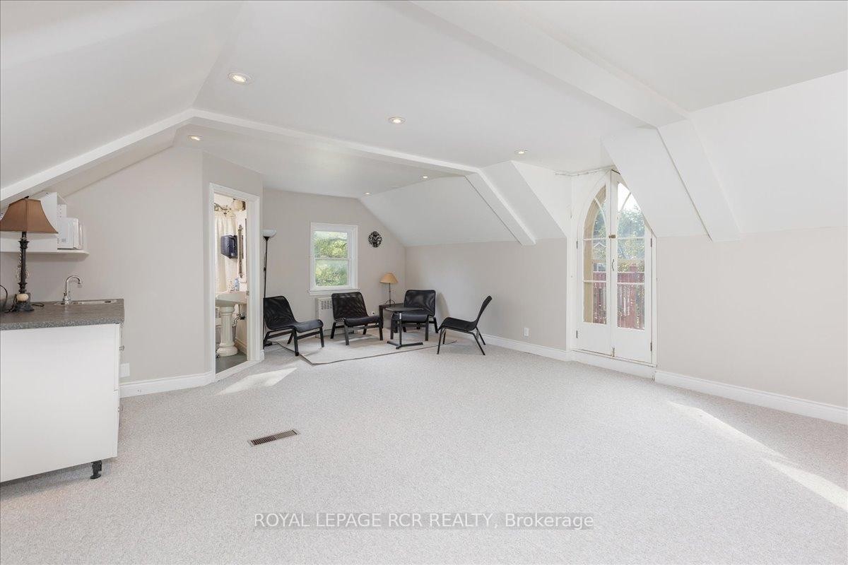 50 Wellington Street E, Aurora, ON