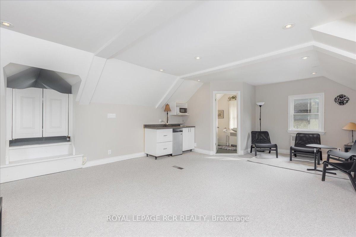 50 Wellington Street E, Aurora, ON