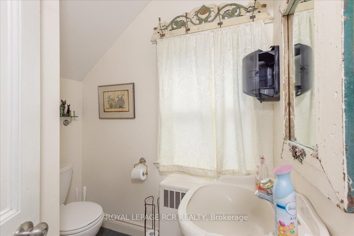 50 Wellington Street E, Aurora, ON