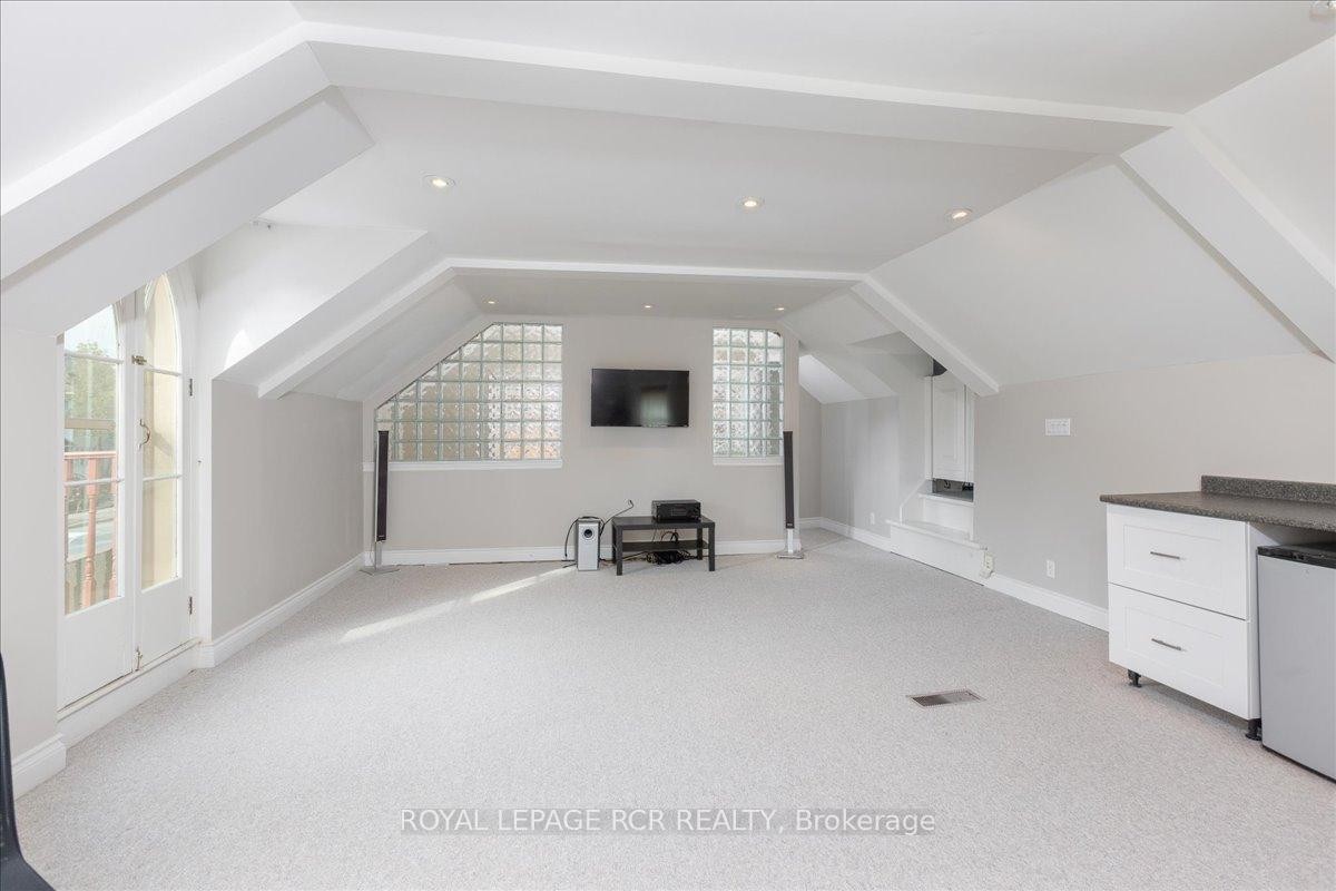 50 Wellington Street E, Aurora, ON