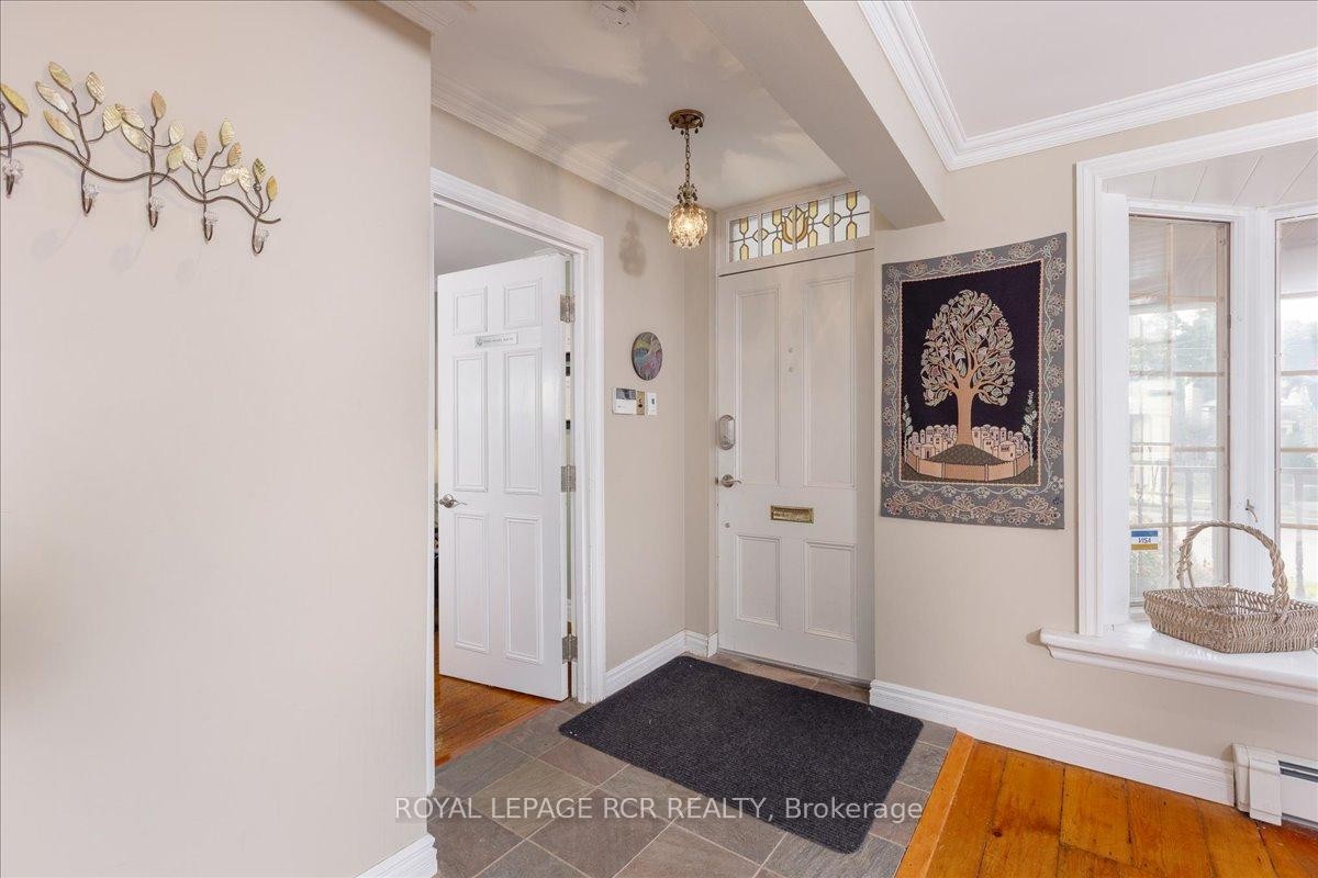 50 Wellington Street E, Aurora, ON