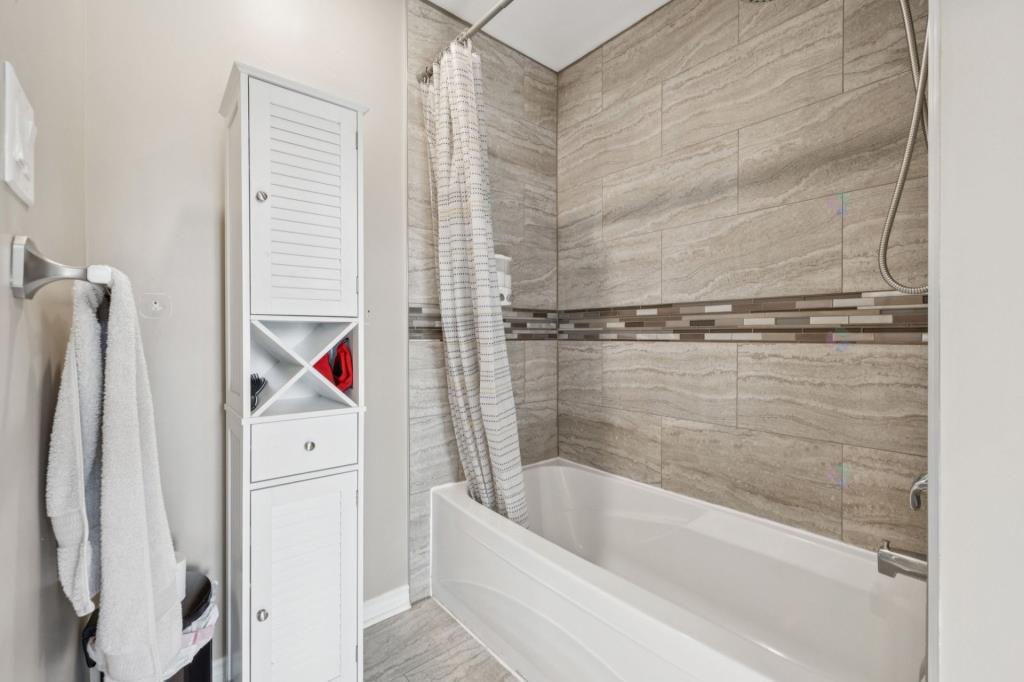 - 12 Rue De Castillou, Gatineau (Gatineau), QC - Indoor Photo Showing Bathroom
